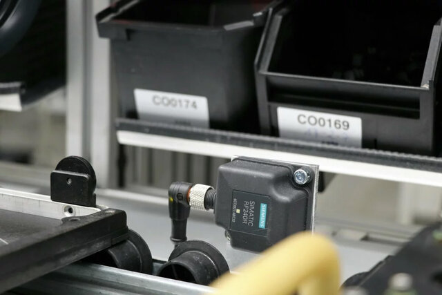 RFID reader at the THT assembly workstation RFID reader at the THT assembly workstation