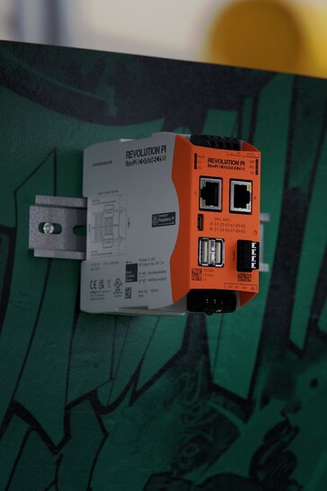 RevPi Connect S mounted on DIN rail