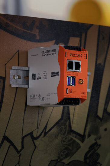RevPi Connect 4 mounted on DIN rail