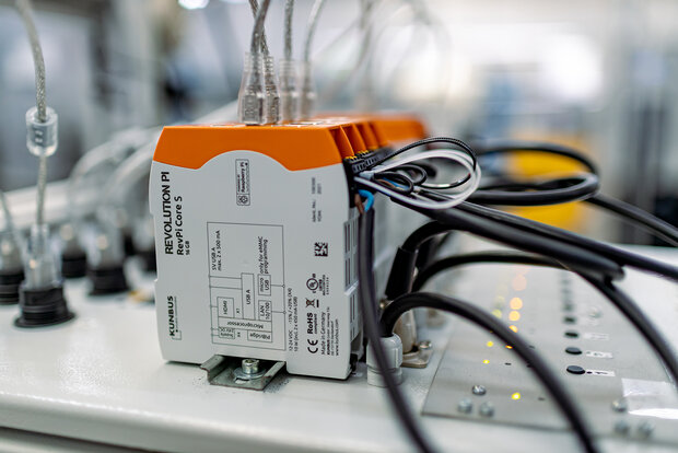 End-of-Line-Test von mehreren RevPi Core 3 Modulen